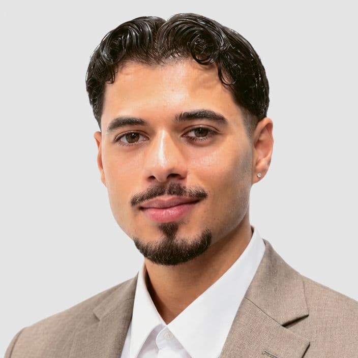 Finanzberater Ali Ishan Demir