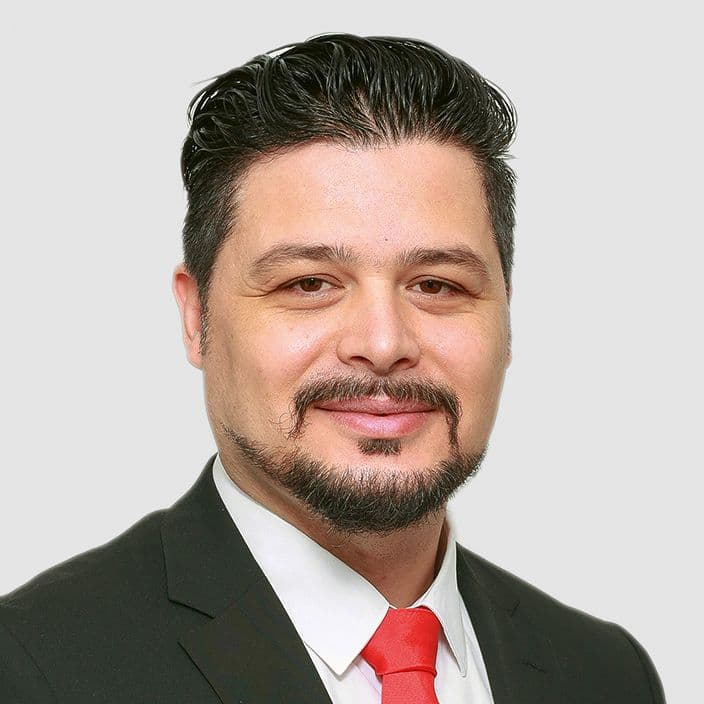 Bezirksleiter Özcan Özeren