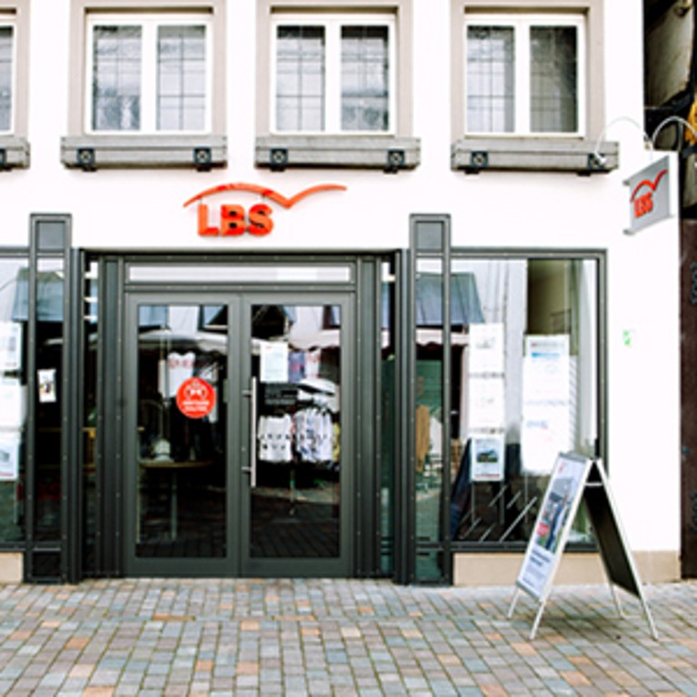  LBS-Beratungscenter Lemgo<br />Gebietsleiter<br />Christian Hantke 